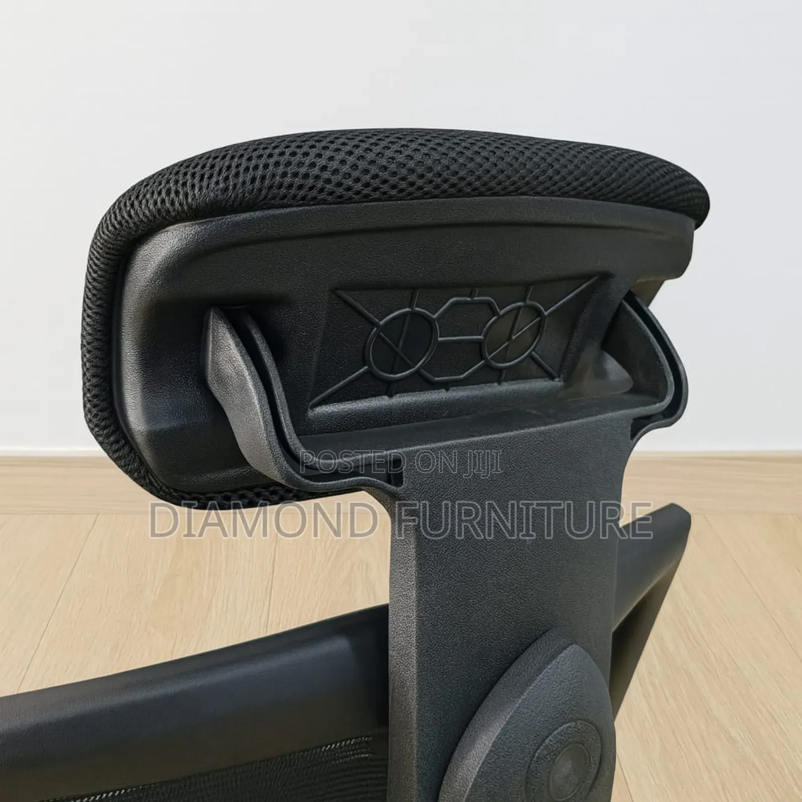 Ergonomic High Back Mesh Office Chair With Headrest .