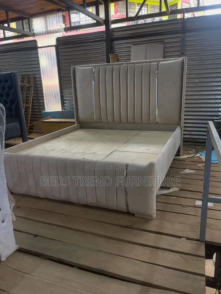 Classic 5 by 6 Moody Bed