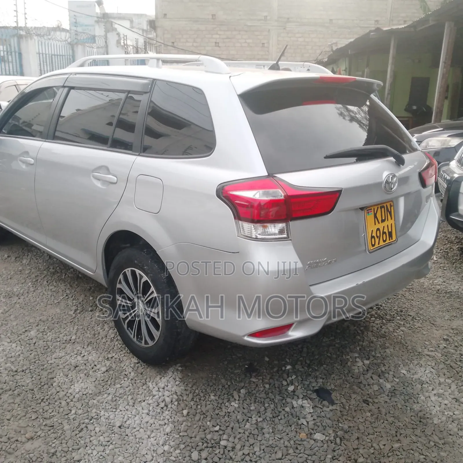 Toyota Corolla Fielder 2017 Silver