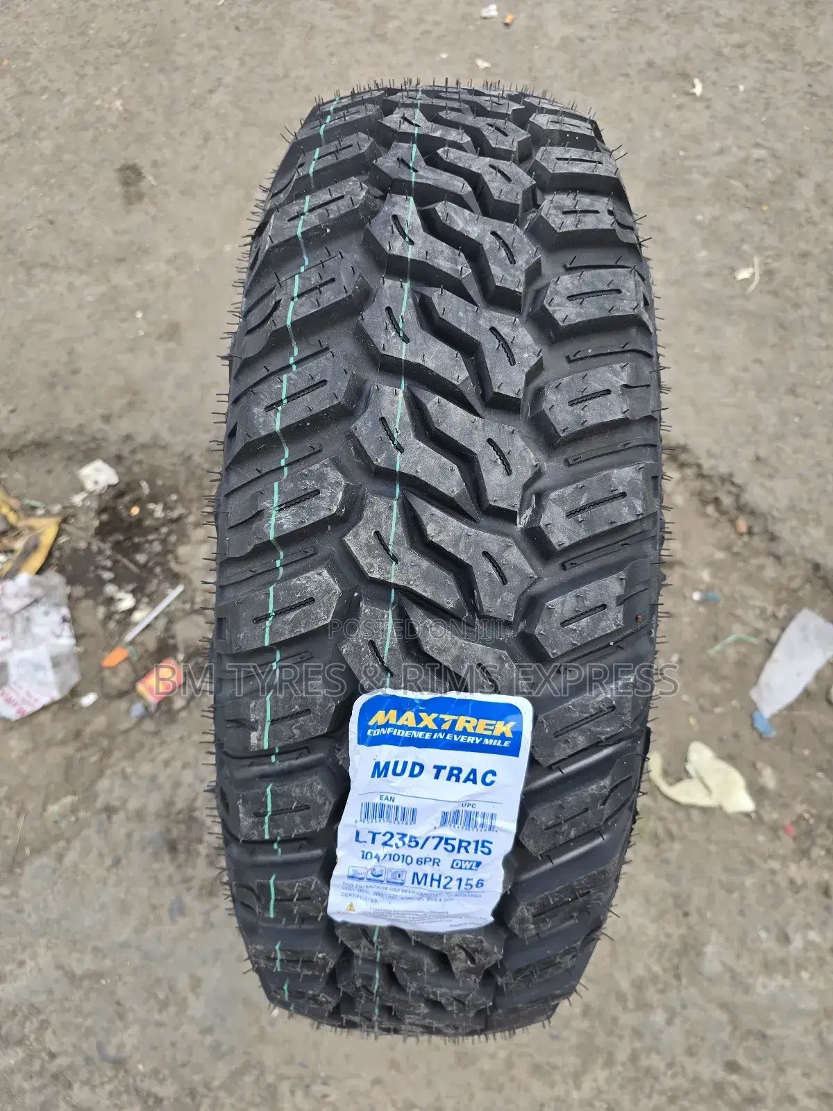 235 /75 R15 Maxtrek (Mt)