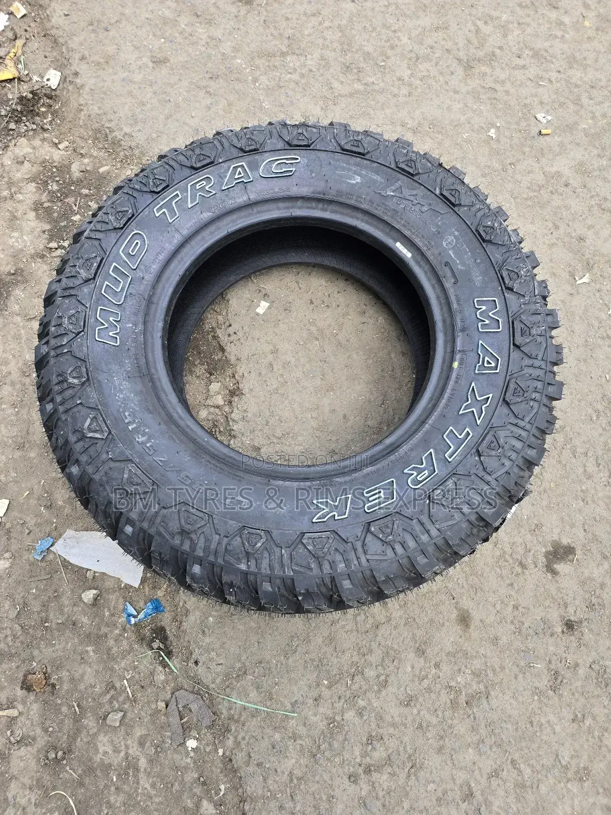 235 /75 R15 Maxtrek (Mt)