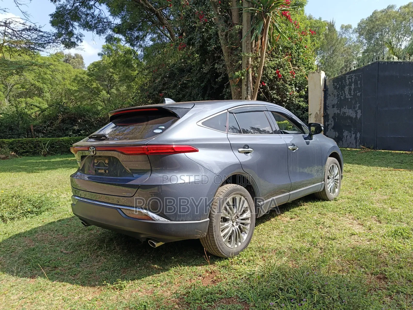 Toyota Harrier 2.0 2021 Blue