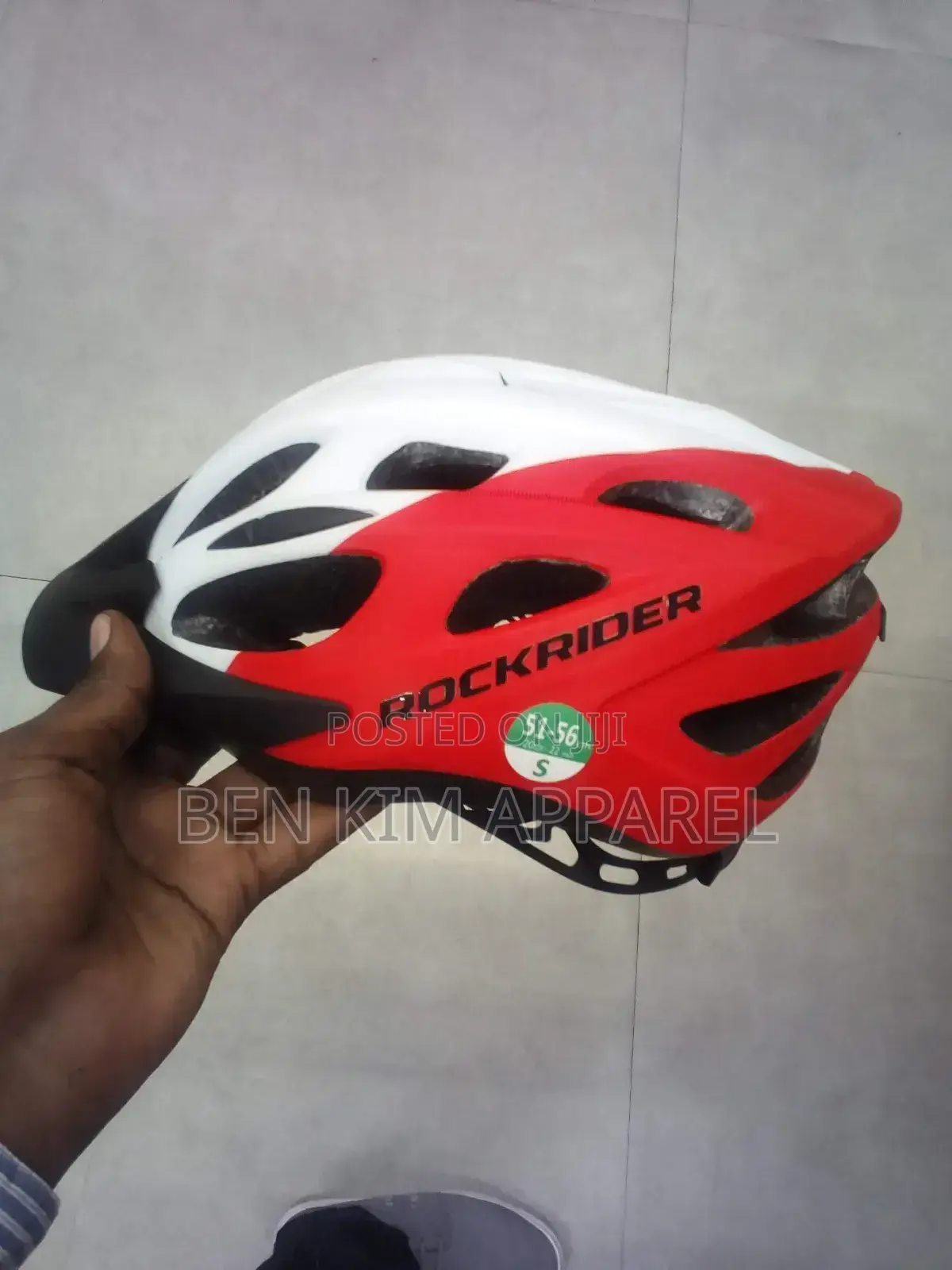 Pro Cycling Helmet 17 Vents 52cms to 62cms Adjustable Fit 370gms in L.