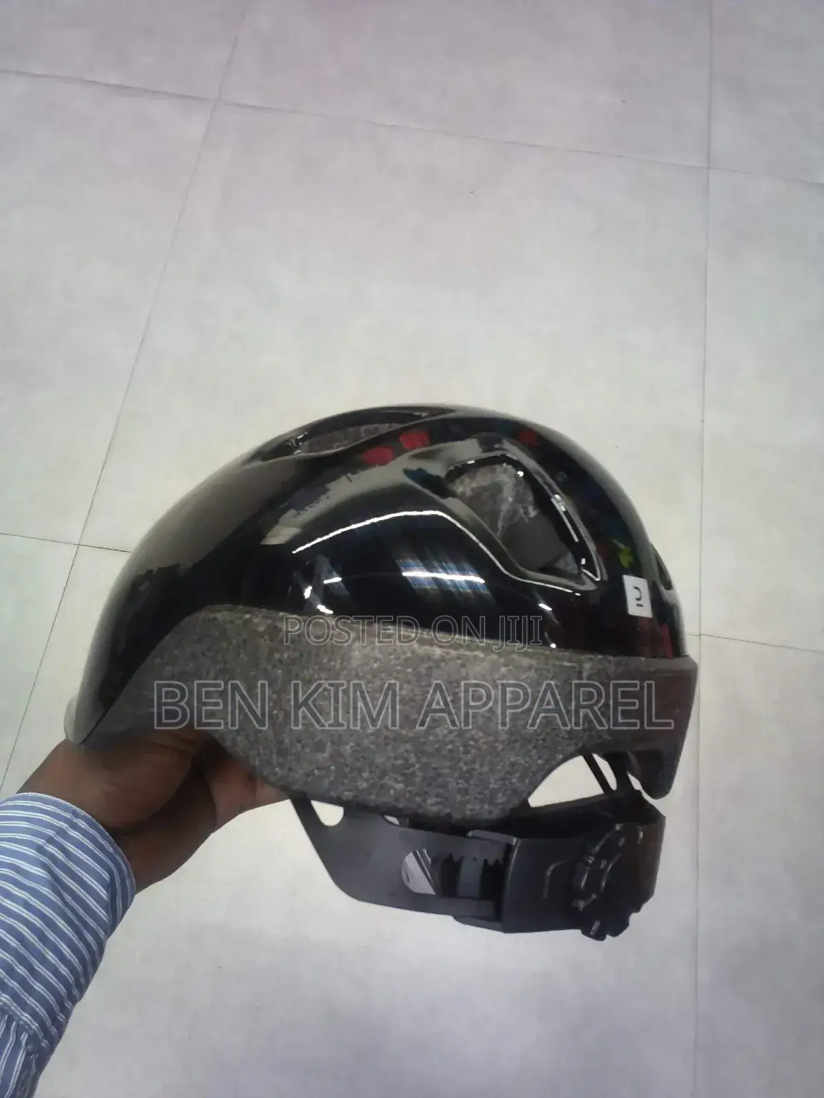 6 Vents Black Kids Bike Helmet 48cms to 56cms Small and Xs