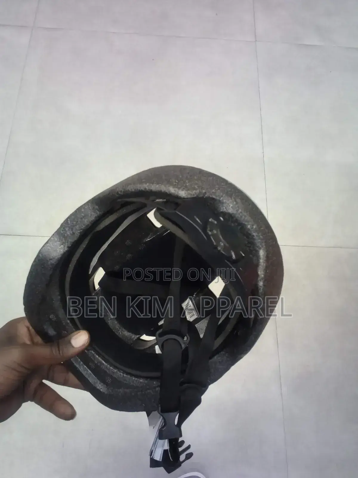 6 Vents Black Kids Bike Helmet 48cms to 56cms Small and Xs