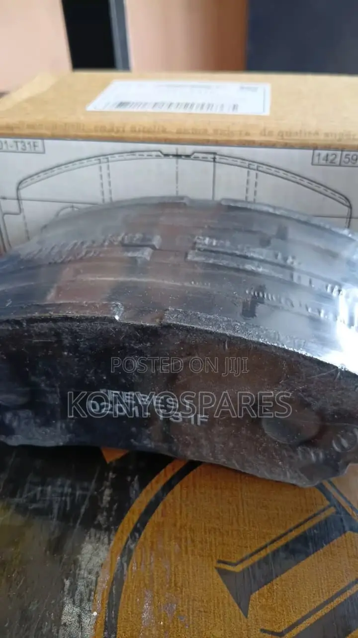 Front Brake Pads Nissan T31