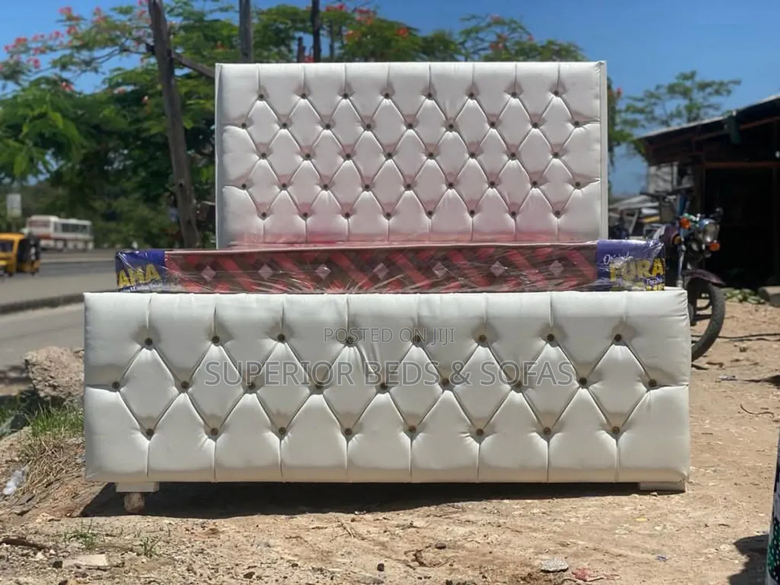 Luxury Cream Tufted 5 X 6 Bed