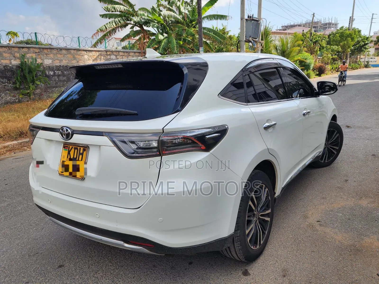 Toyota Harrier 2.0 2015 White