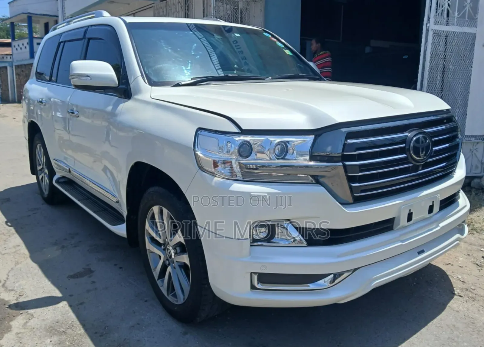 Toyota Land Cruiser 4.6 V8 ZX 2017 White