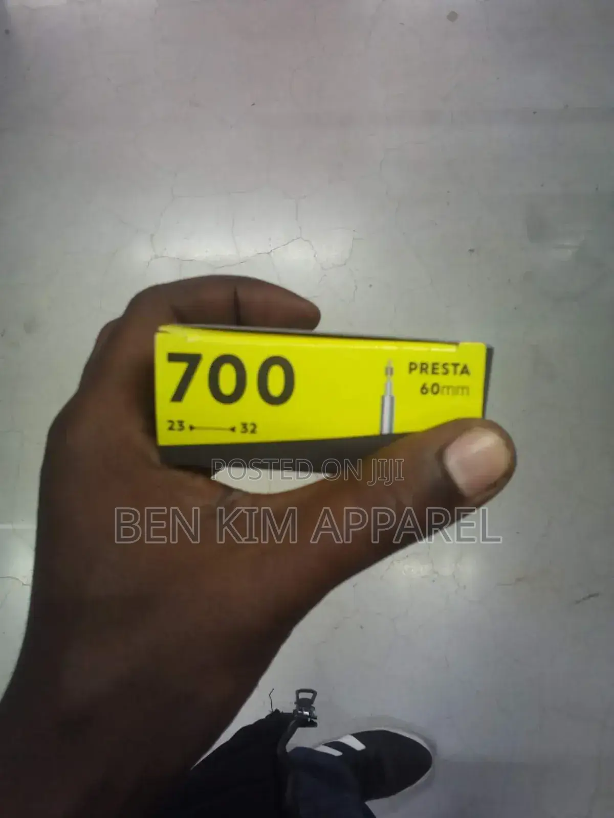 700 by 23 - 32 Road Bike Replacement Tube 60mm and 48mm Valve 102gms.