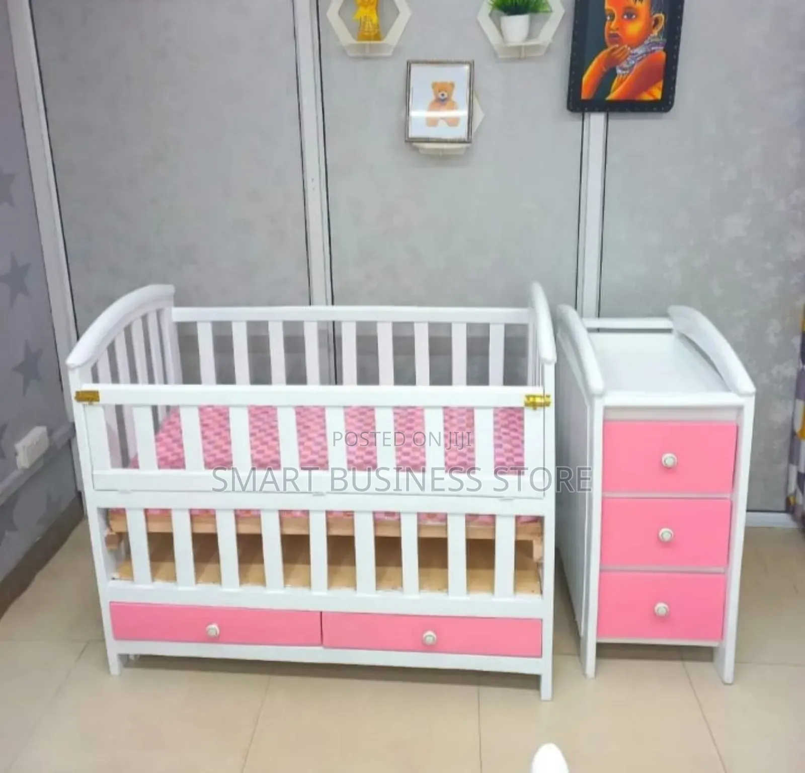 Deluxe Baby Cot