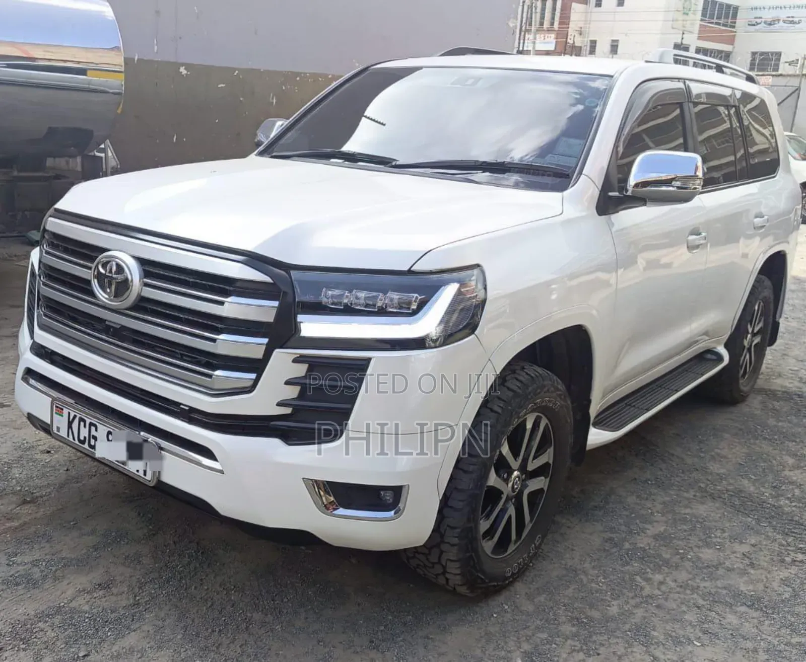 Toyota Land Cruiser 2010 White
