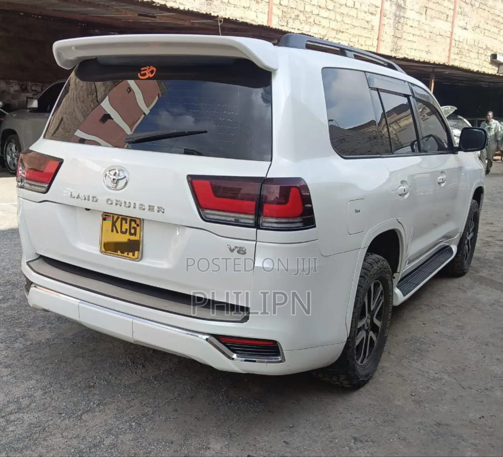 Toyota Land Cruiser 2010 White