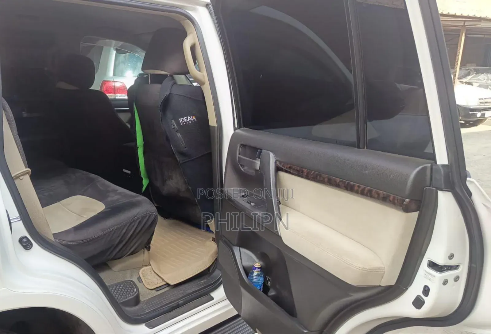 Toyota Land Cruiser 2010 White