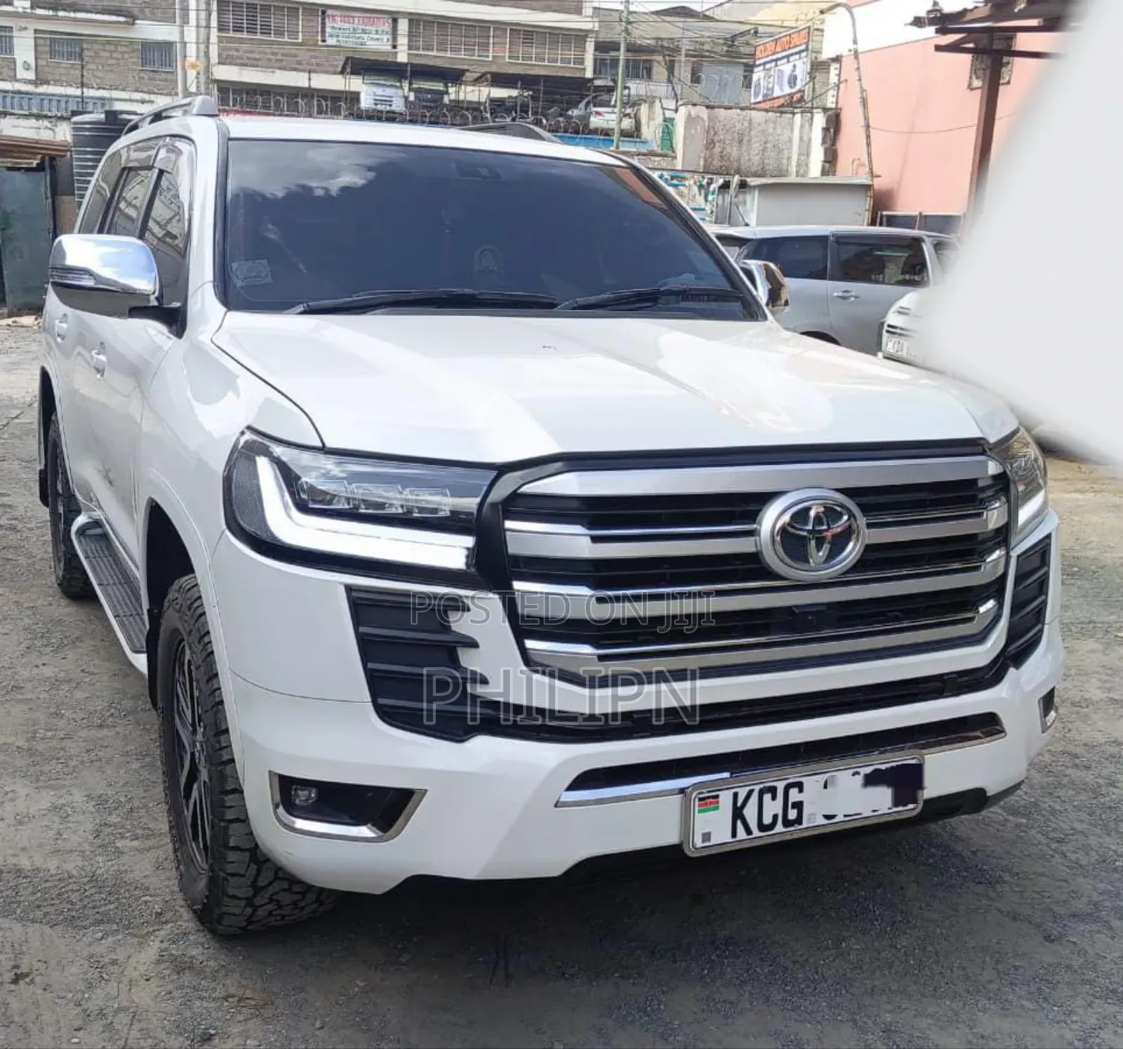 Toyota Land Cruiser 2010 White