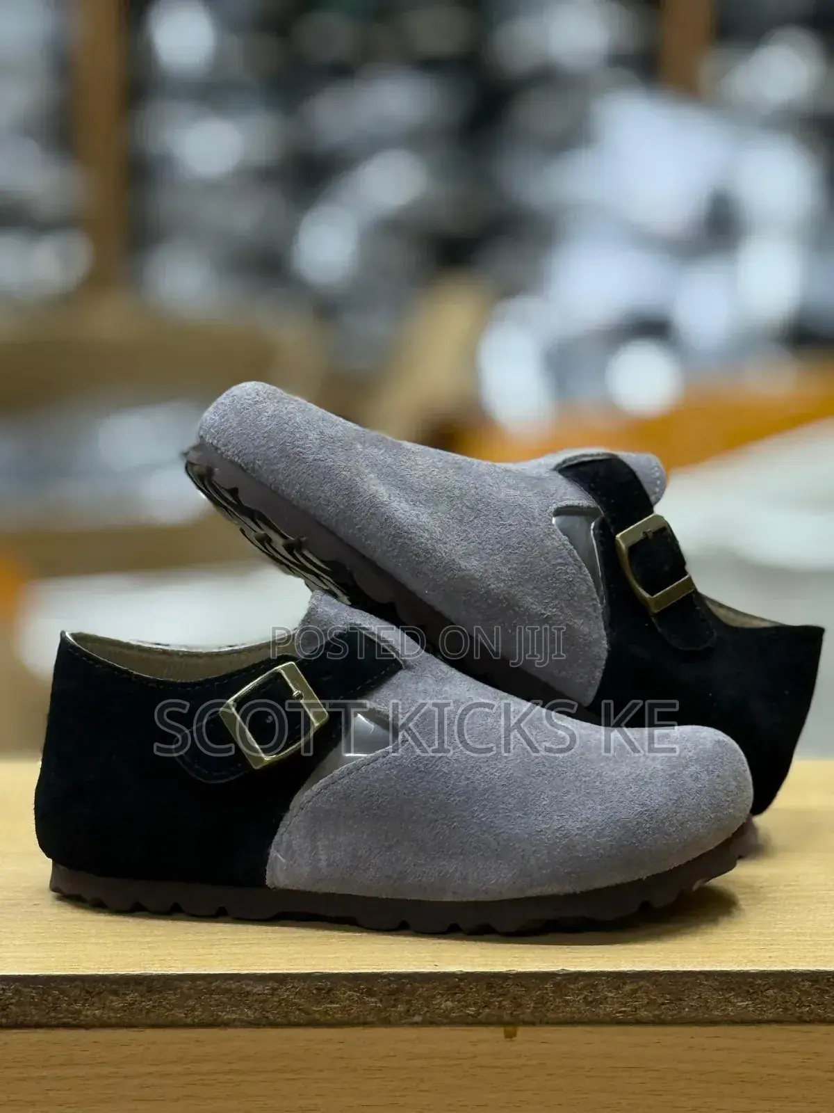 Unisex Closed Clogs