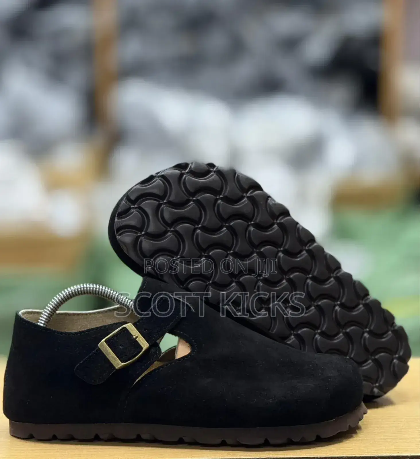 Unisex Closed Clogs