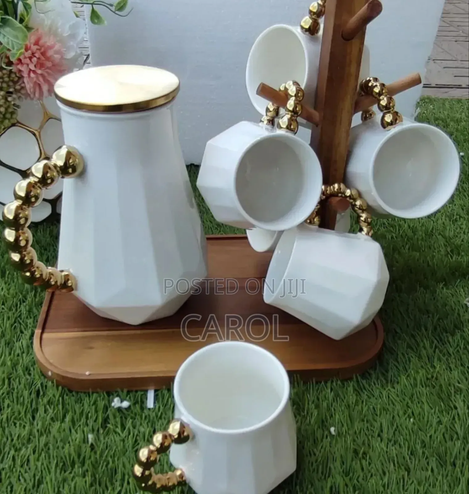 Luxurious Tea Set With Golden Hand