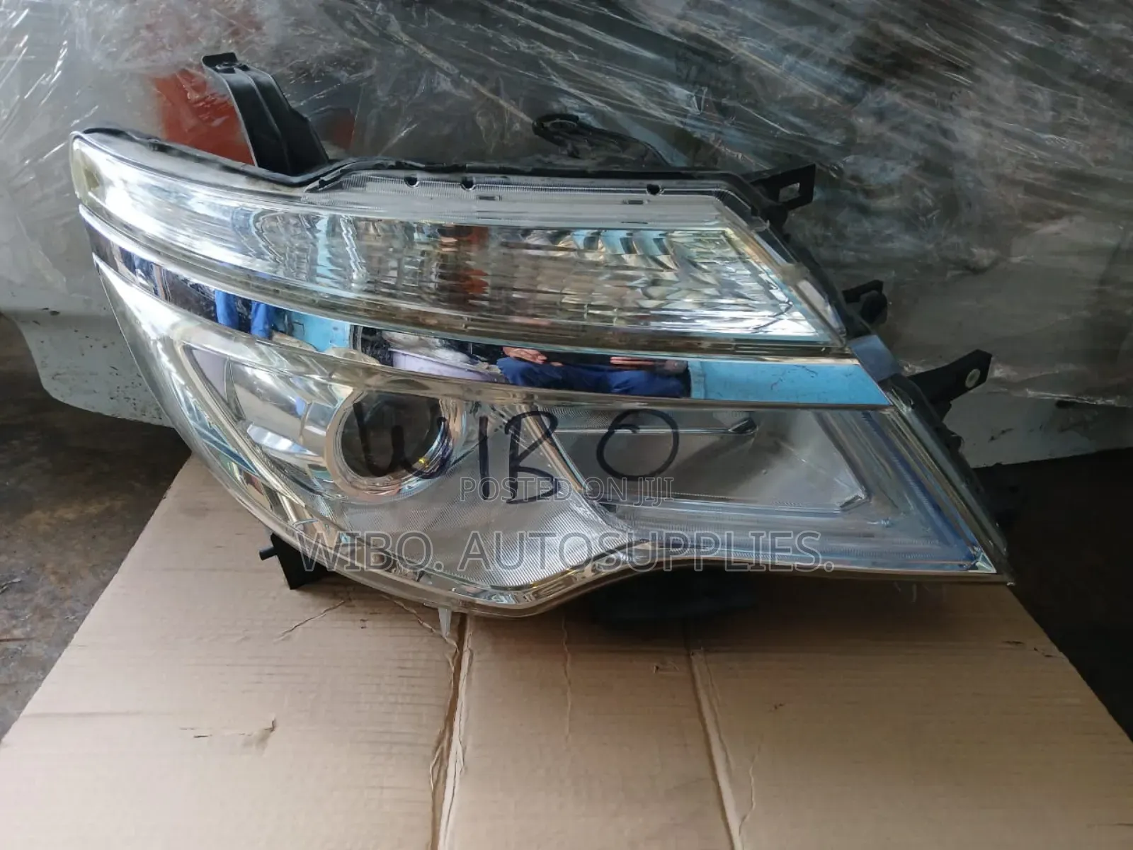 Nissan Serena 2012-2015 Xenon Headlight.