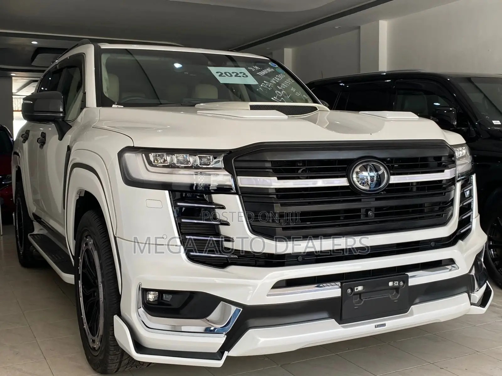 Toyota Land Cruiser LC300 2023 White