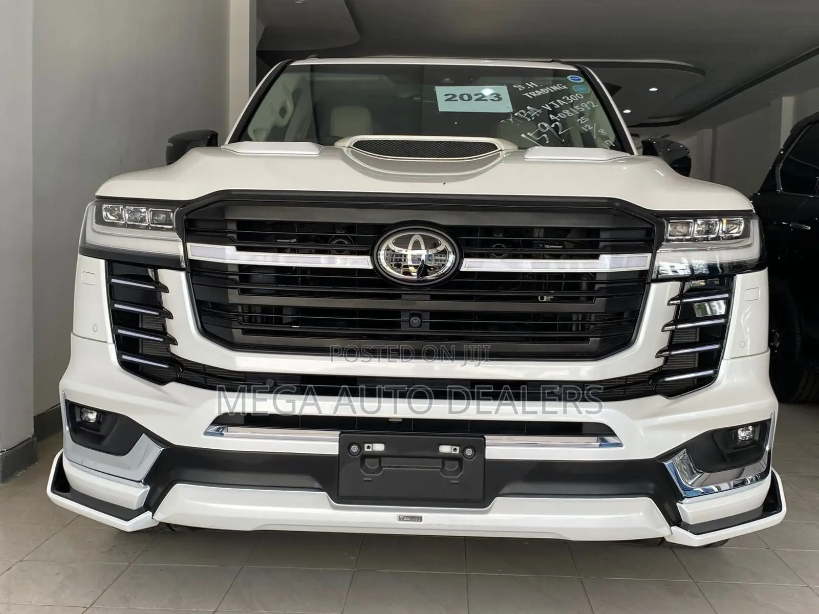 Toyota Land Cruiser LC300 2023 White