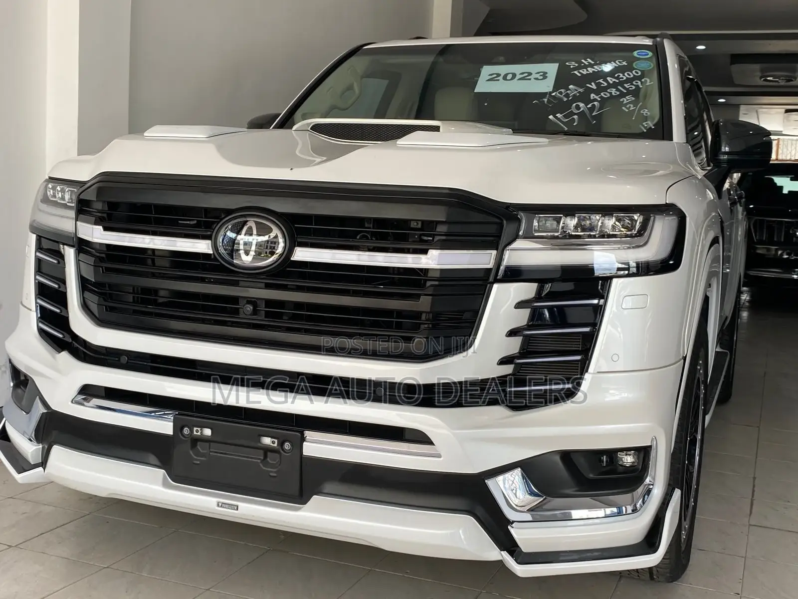Toyota Land Cruiser LC300 2023 White