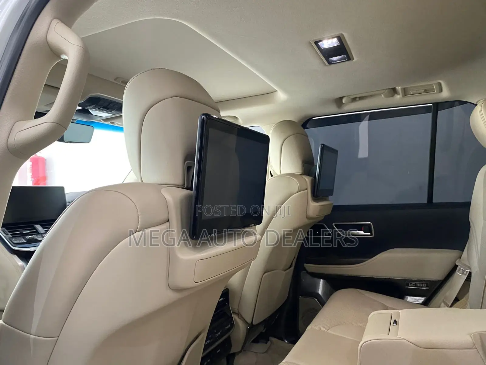 Toyota Land Cruiser LC300 2023 White