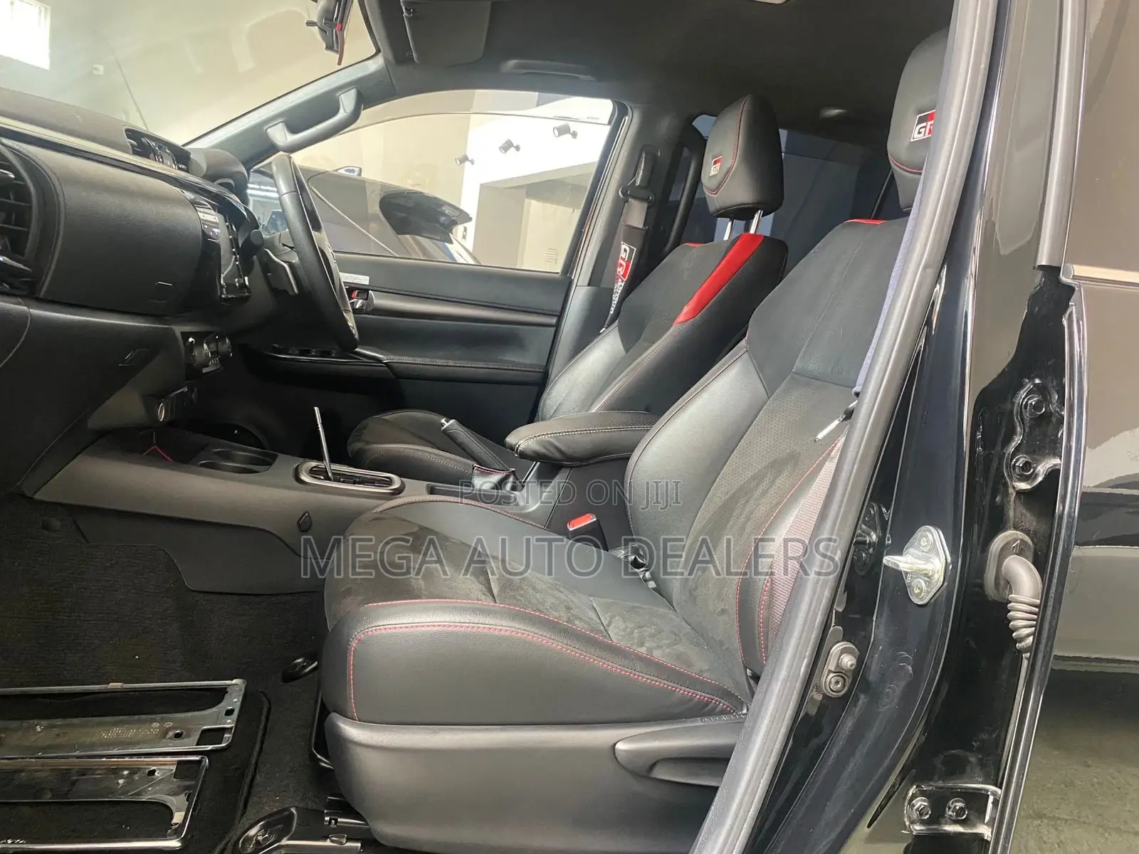 Toyota Hilux 2021 Black
