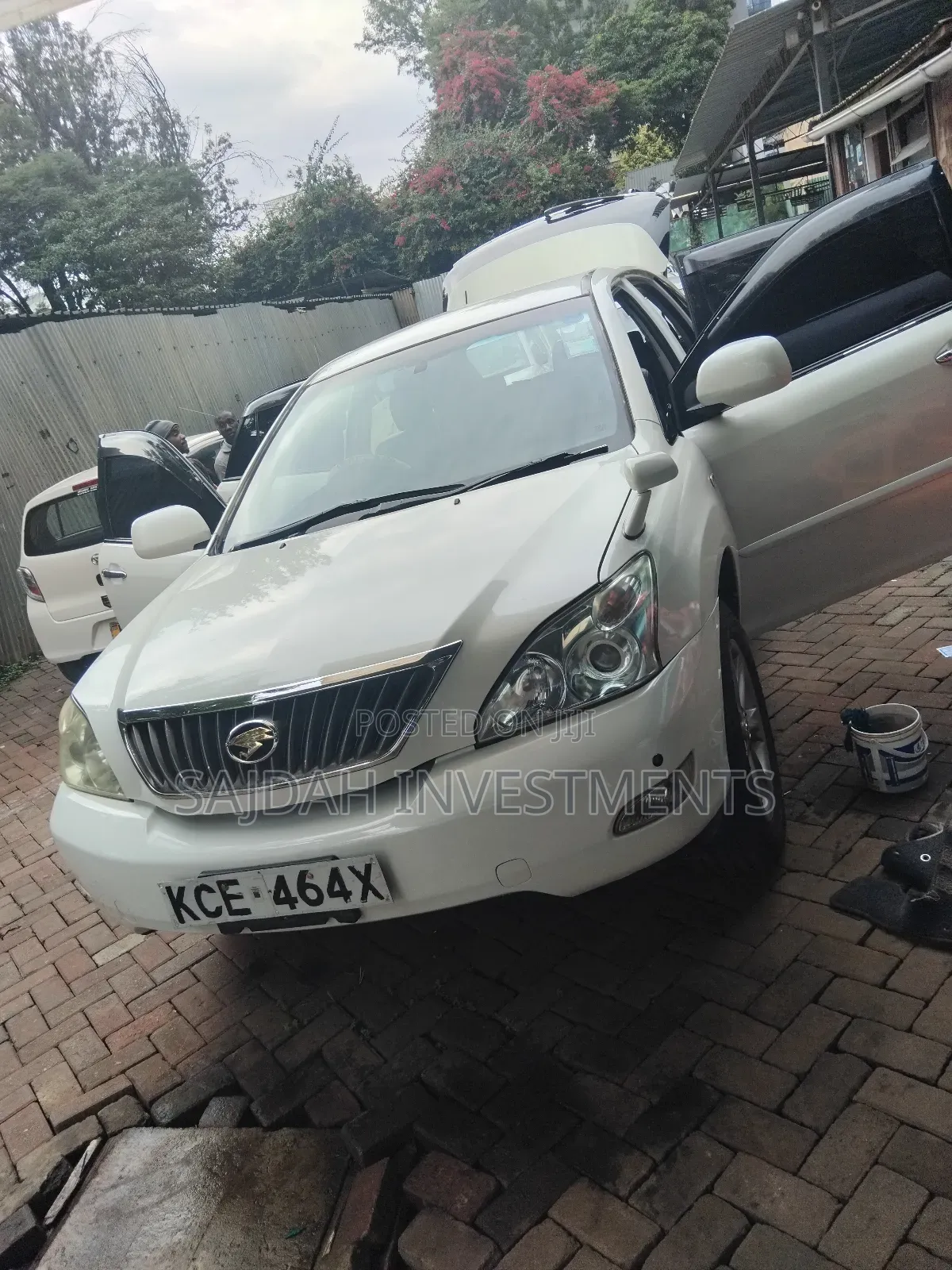 Toyota Harrier 240G 2009 White