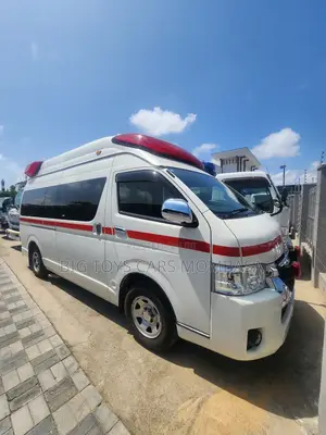 Toyota HiAce 2018 White