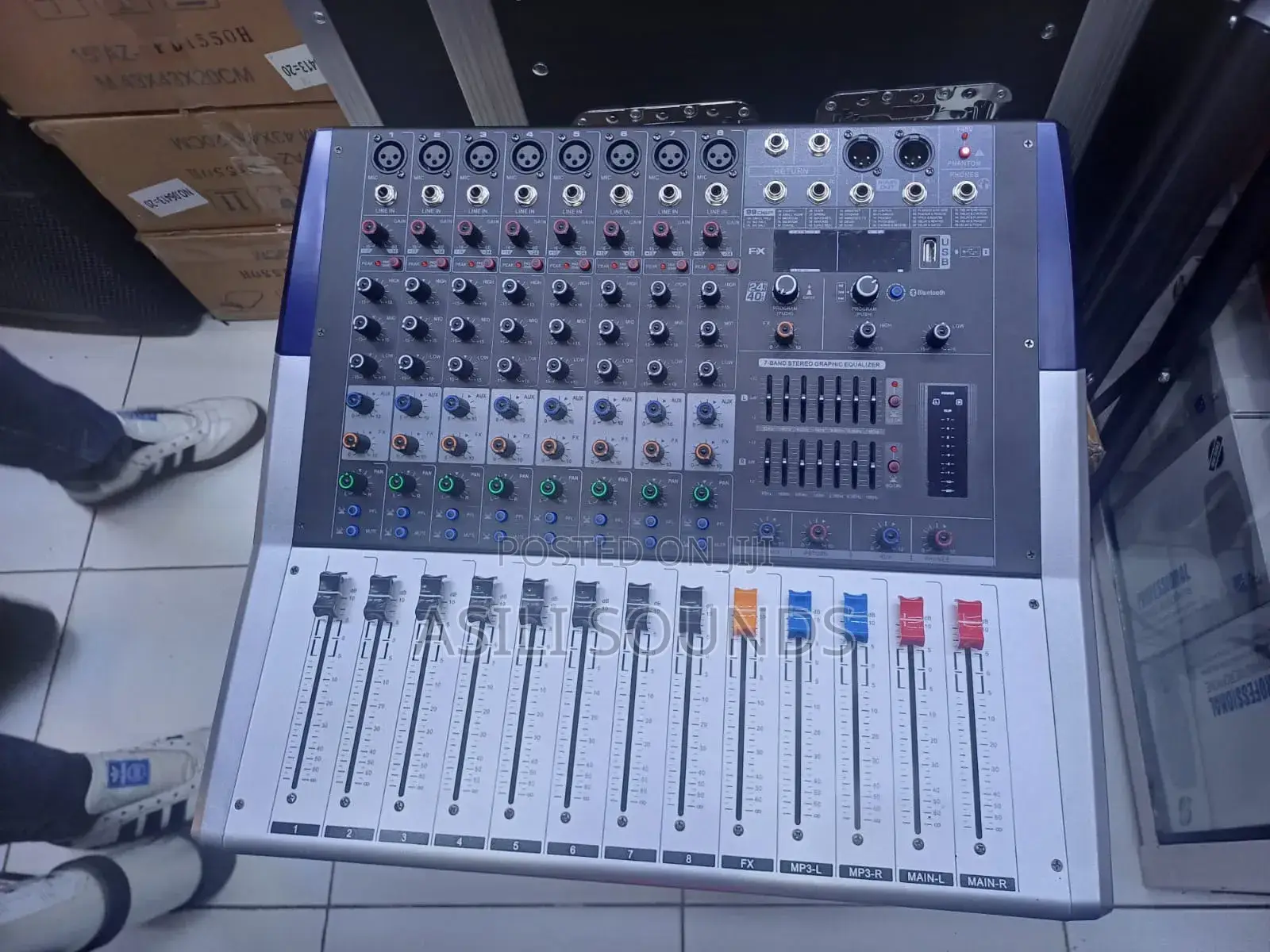 Soundcraft 8 Channel Powerd Mixer