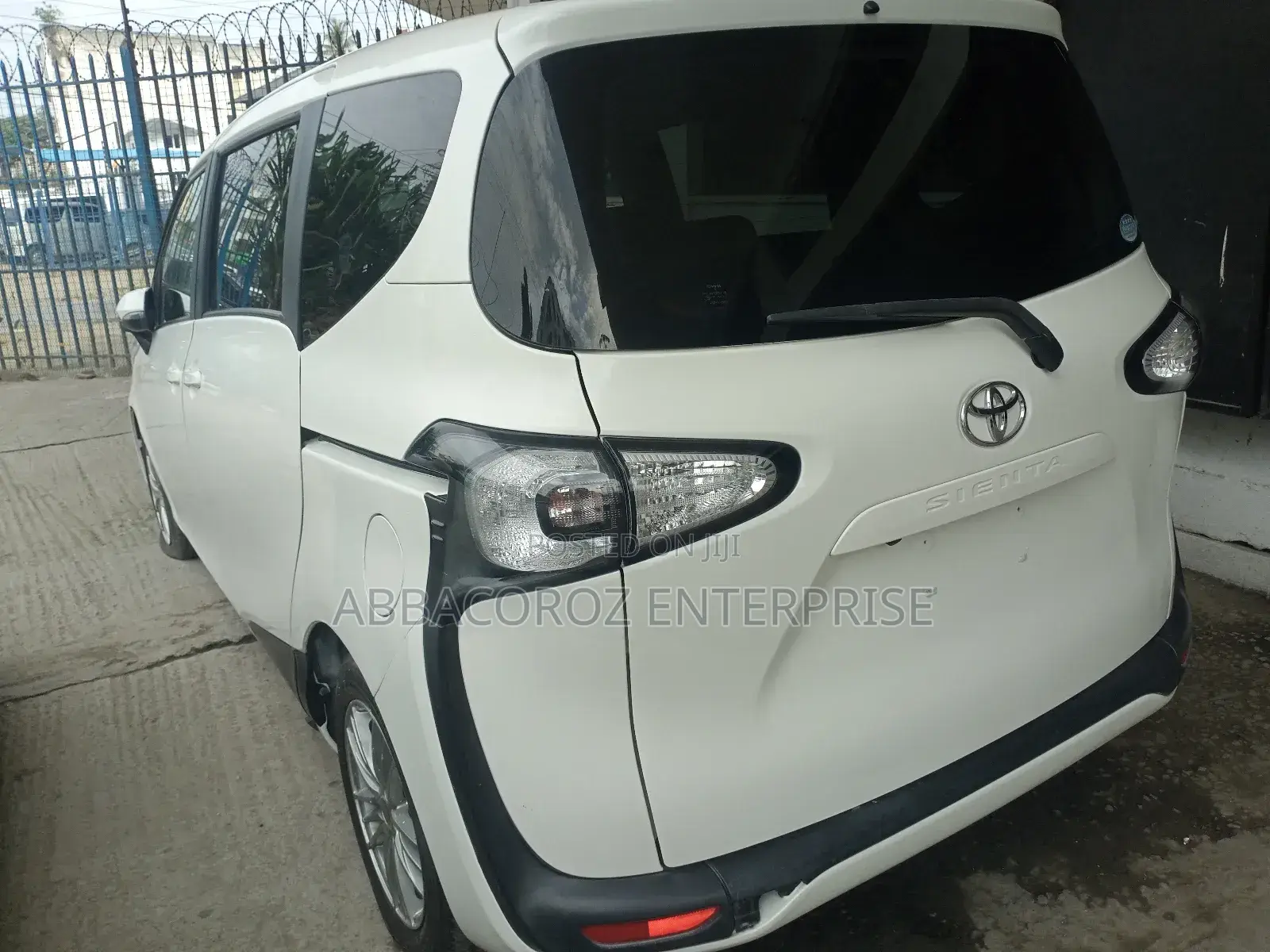 Toyota Sienta 2018 White
