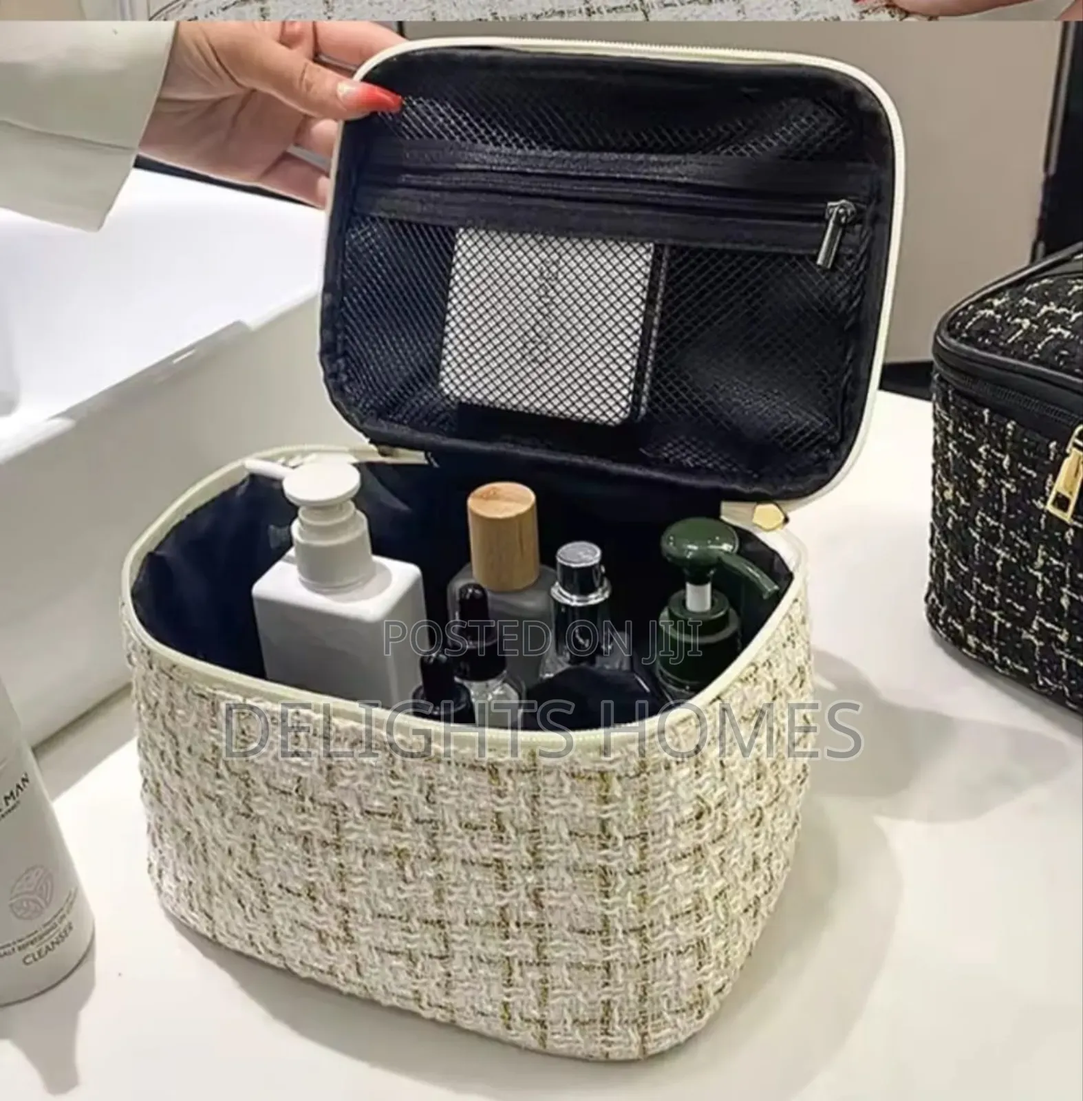 Tweed Luxury Cosmetic Bag Organizer
Travel or Storage_nje