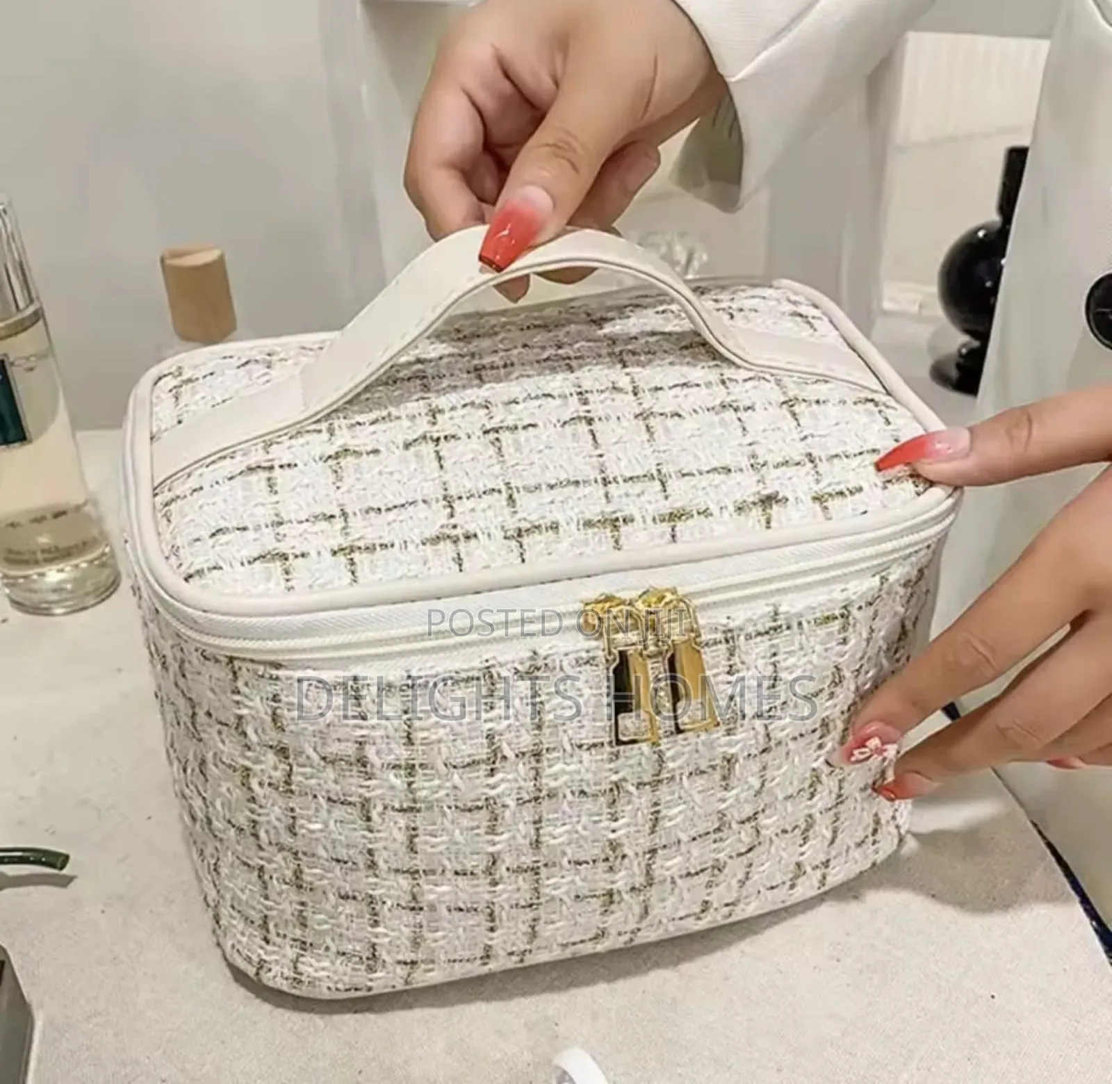 Tweed Luxury Cosmetic Bag Organizer
Travel or Storage_nje