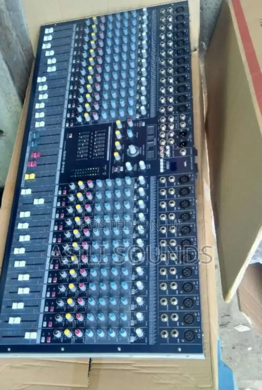 Soundcraft Professional Powered Mixer