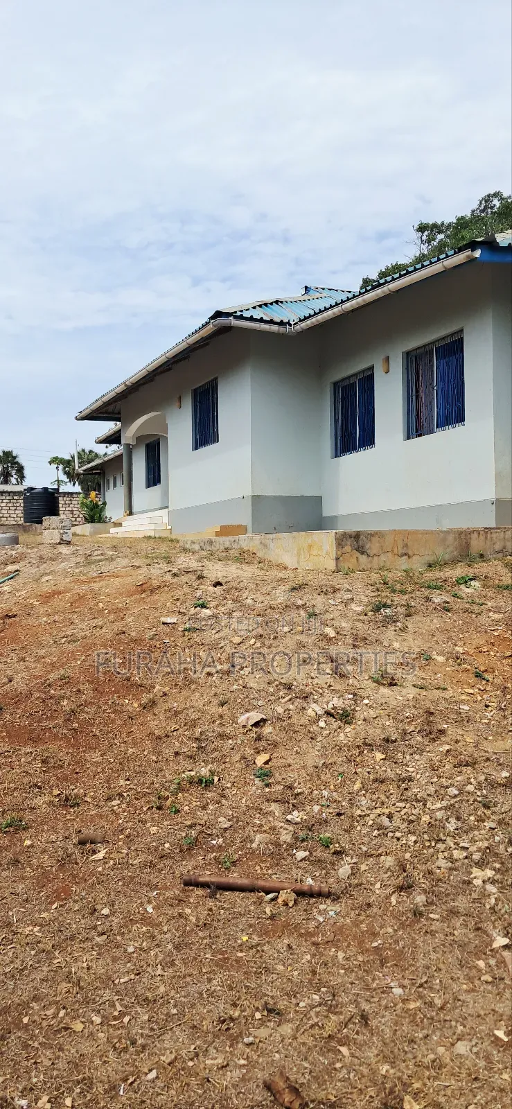 8bdrm House in Kikambala for rent