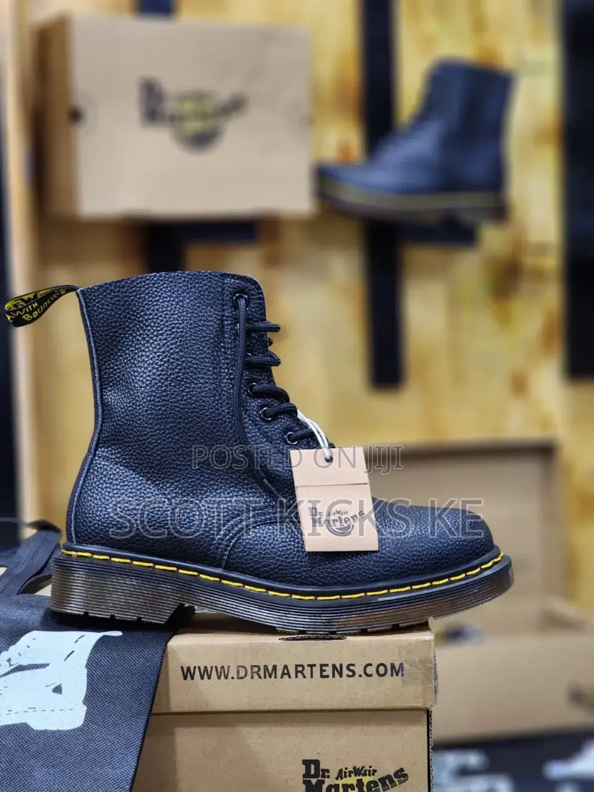 Dr. Martens Airwair High-Cut Unisex