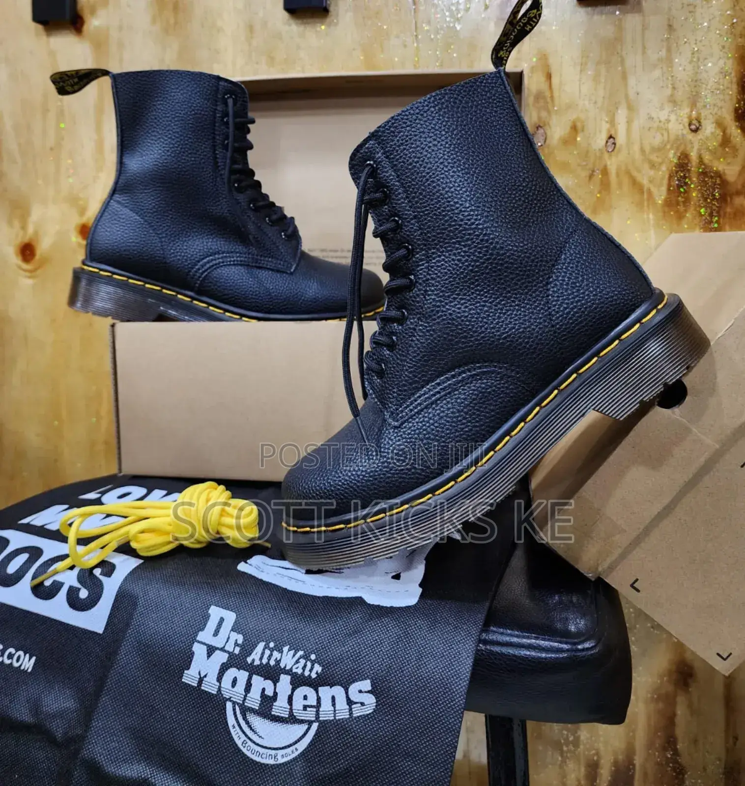 Dr. Martens Airwair High-Cut Unisex