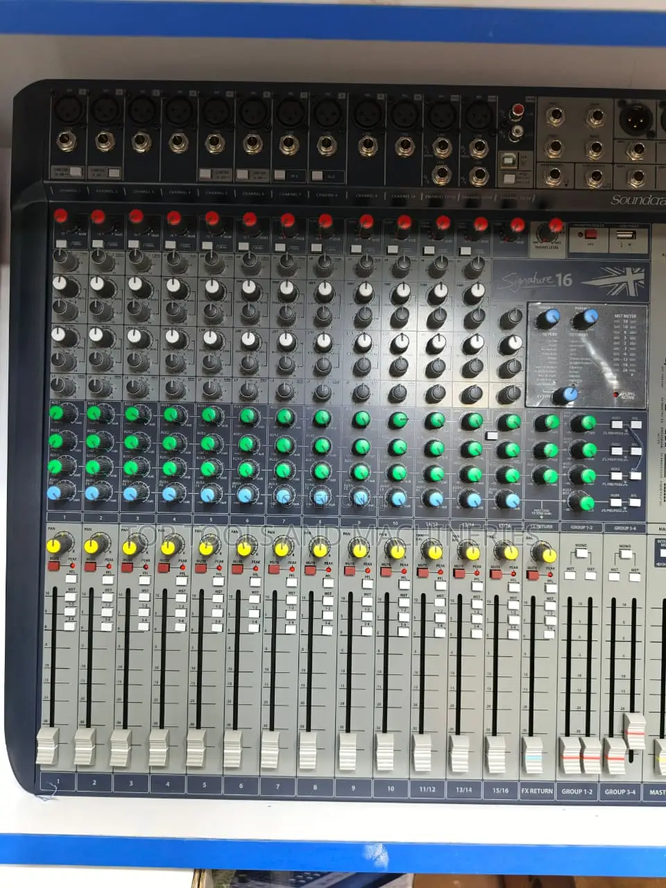 Soundcraft Signature 16 - Analog 16-Channel Mixer