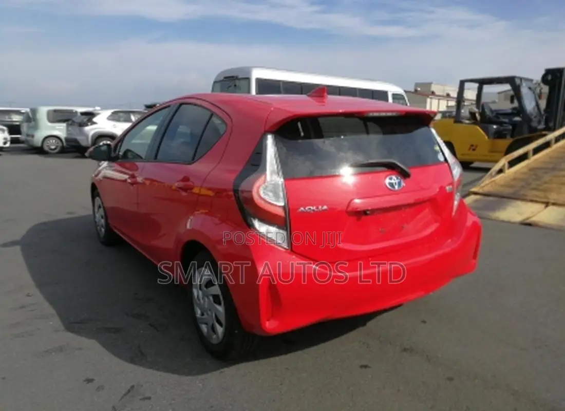 Toyota Aqua 2018 Red