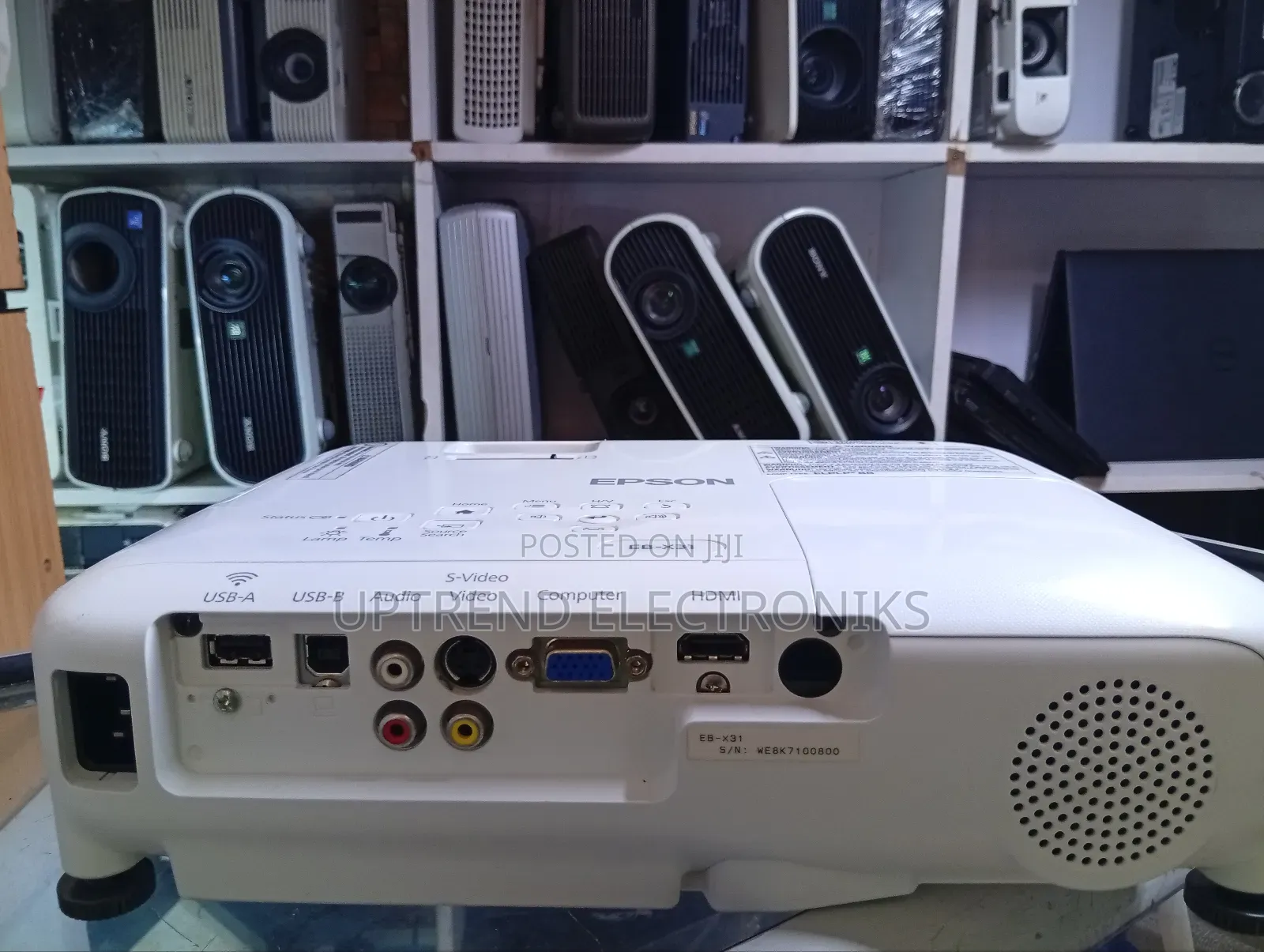 3200 Lumens Epson Eb-X31