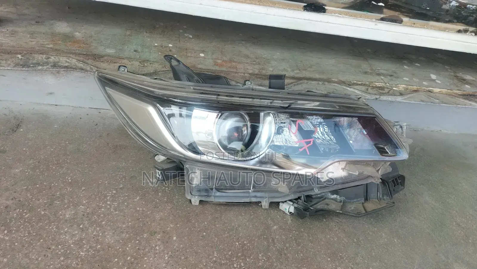 Toyota Premio 2017 Headlight
