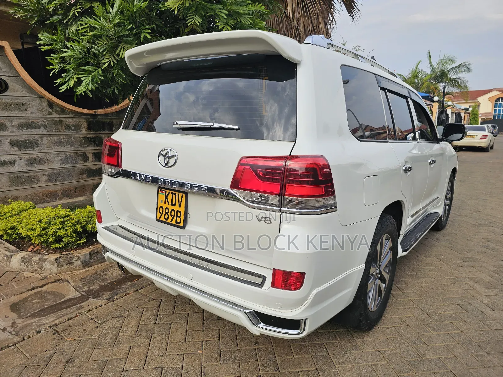 Toyota Land Cruiser 2009 White