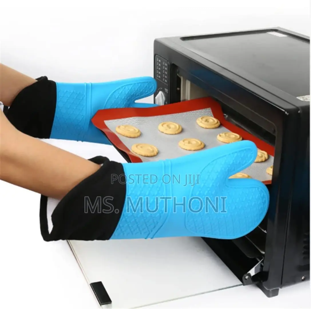A Pair of Silicone Oven Gloves/ Mitts