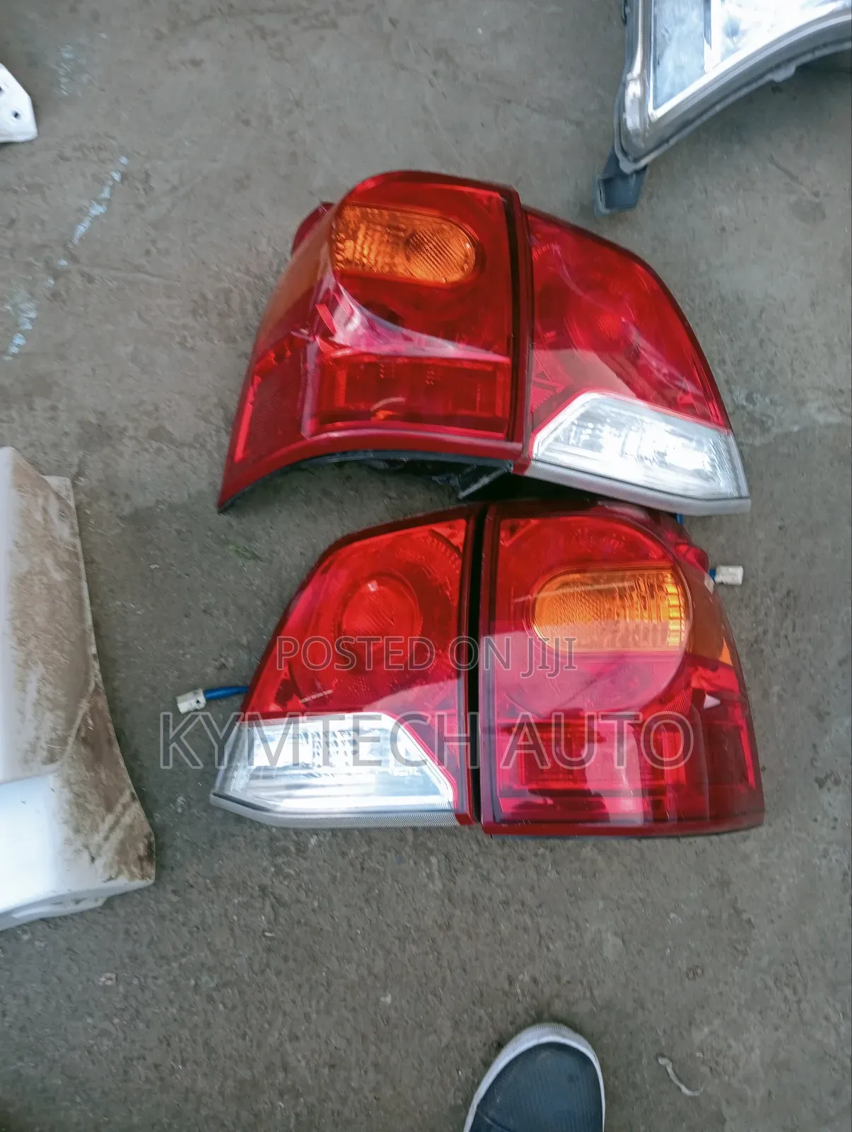 Tail Light V8 200 Series