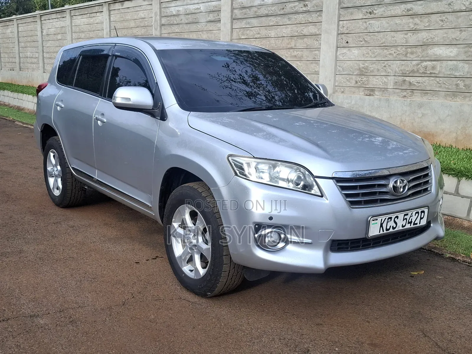 Toyota Vanguard 2012 Silver