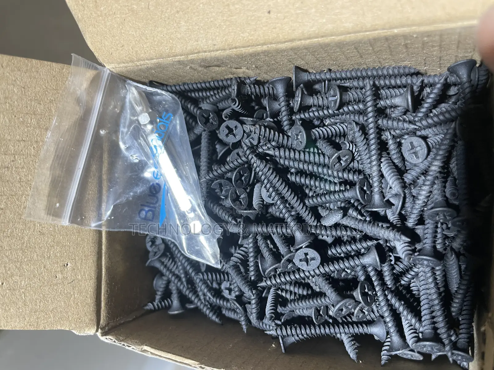 Blue Essential 1.5inch Screws