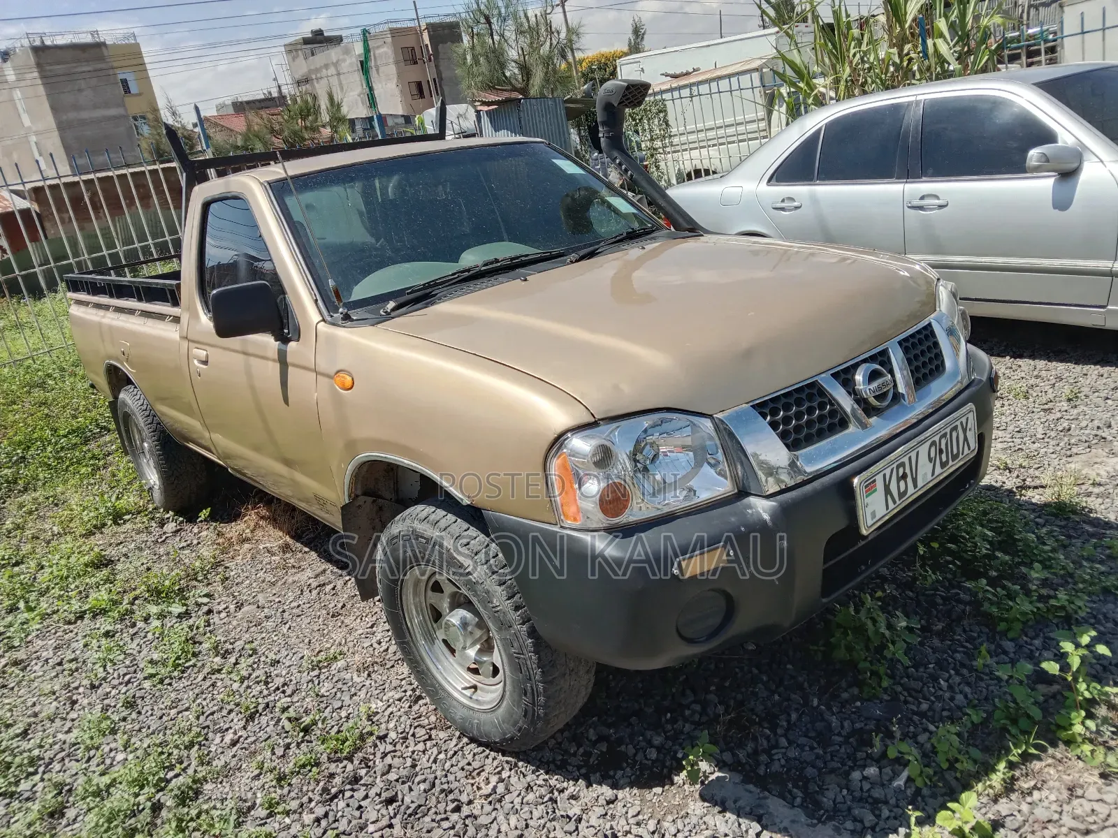 Nissan Hardbody 2013 Beige