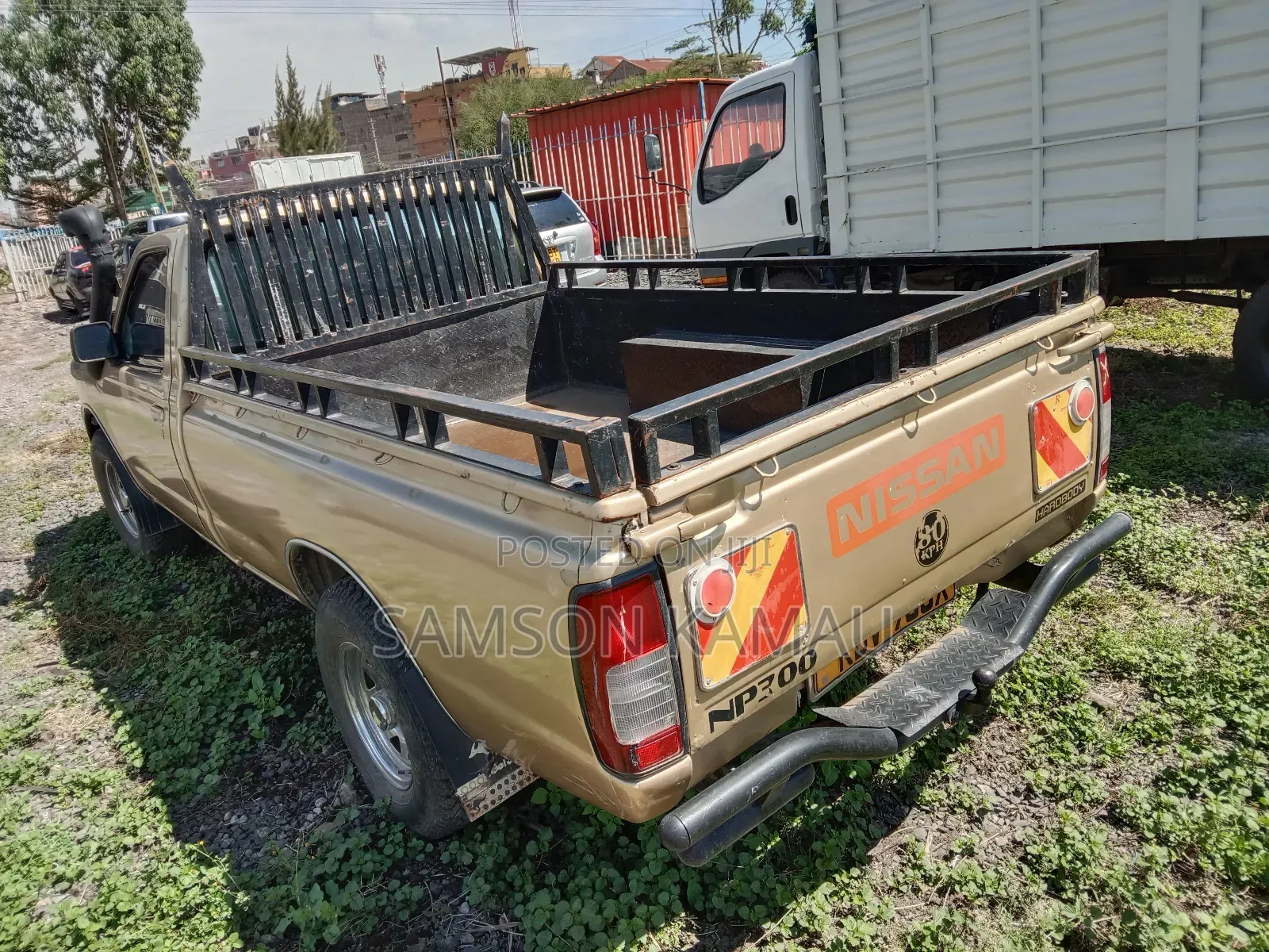Nissan Hardbody 2013 Beige