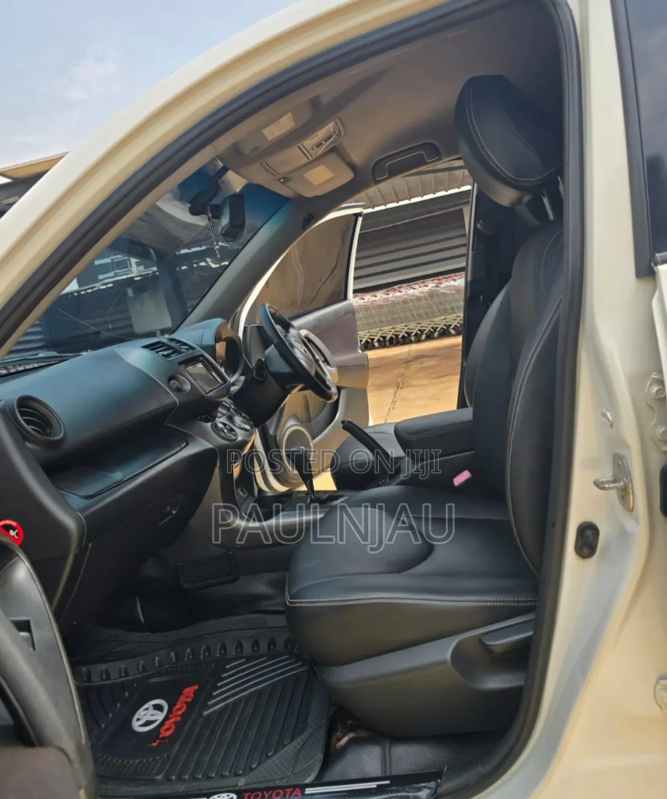 Toyota RAV4 2010 White